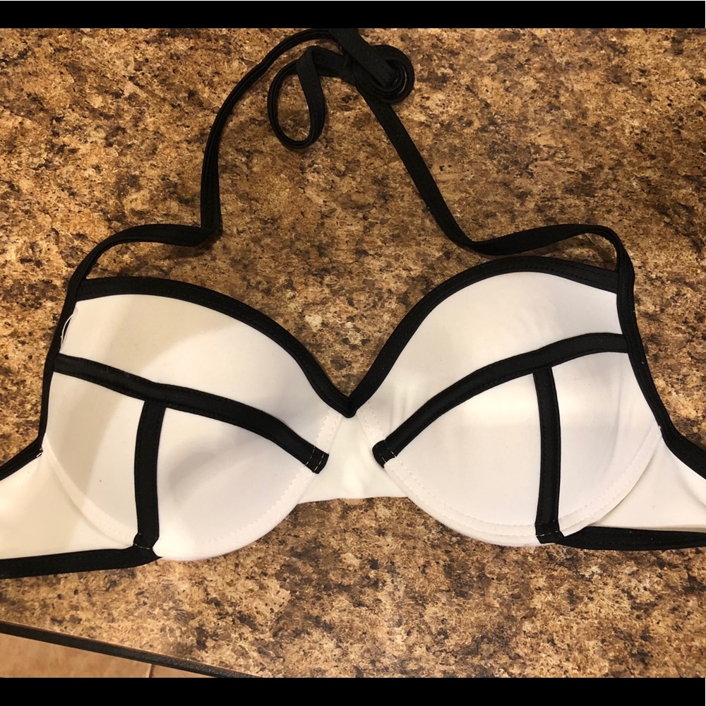 Women’s bathing suit top
